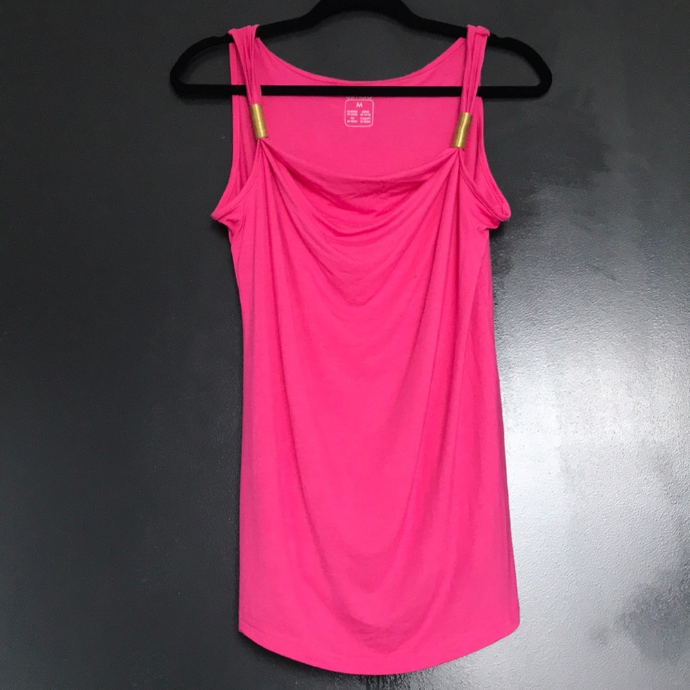 Pink sleeveless top with golden accessories